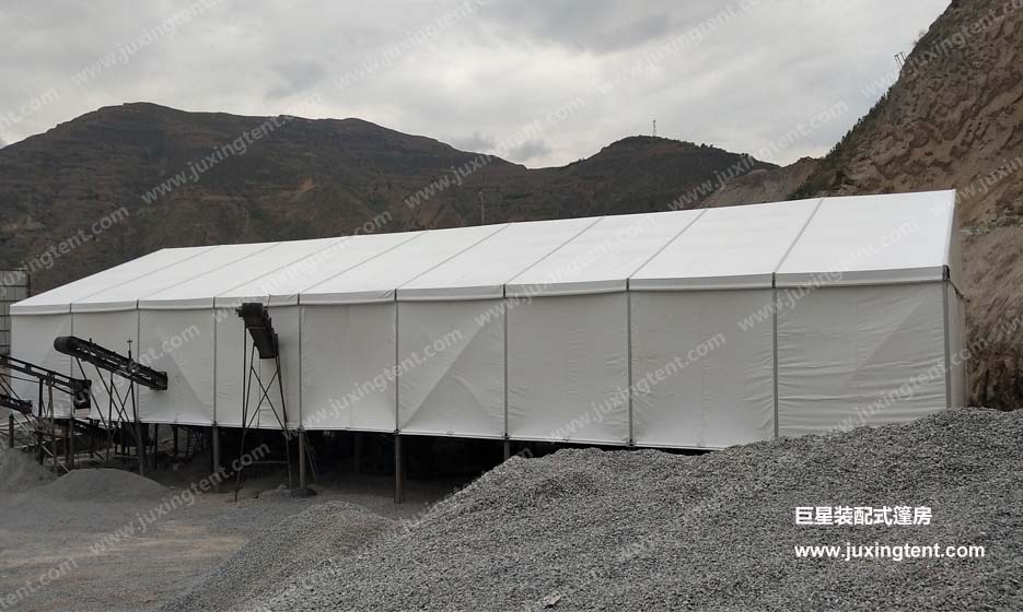 在甘肅，這種廠房很流行，砂石廠都在用